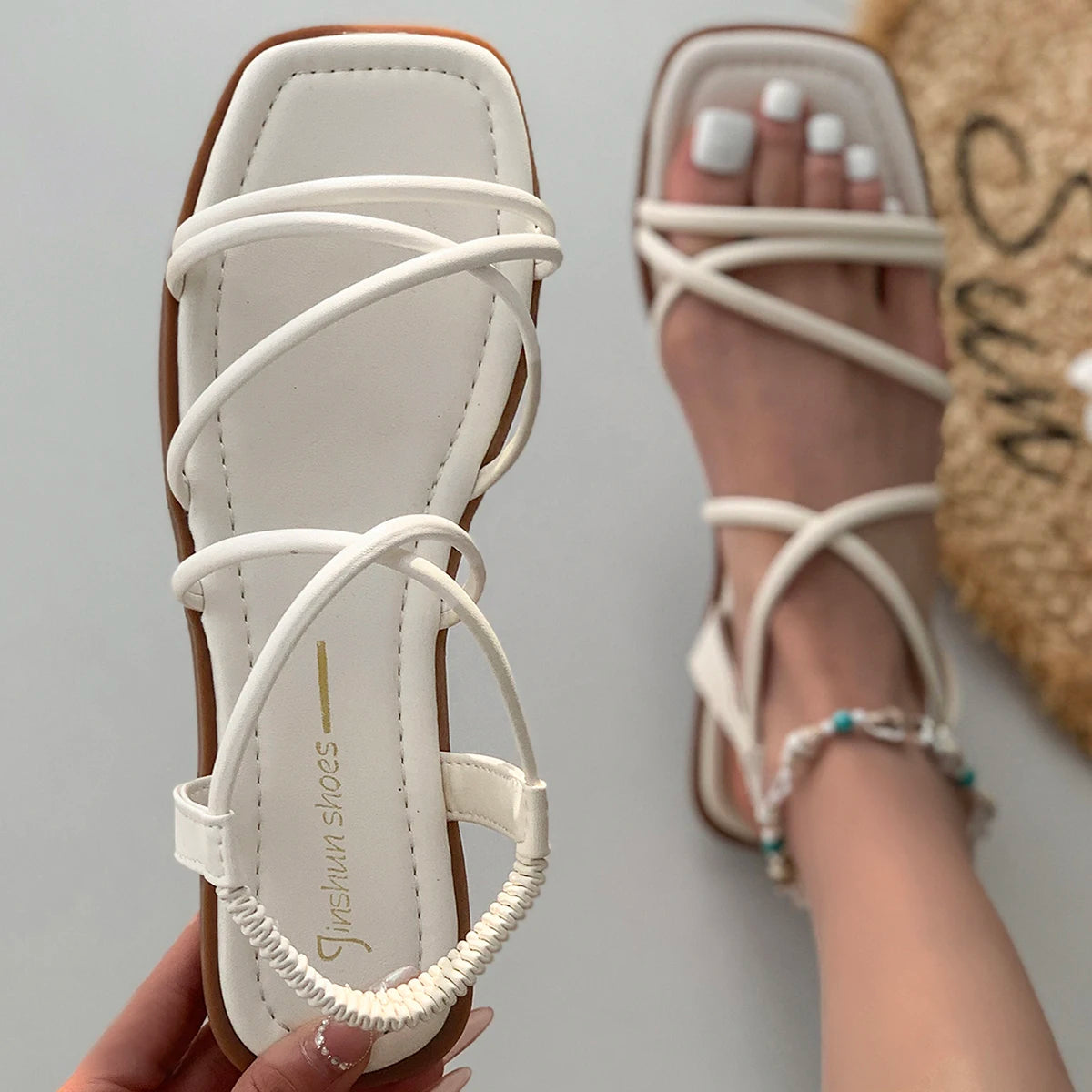 Fashionable flat sandals