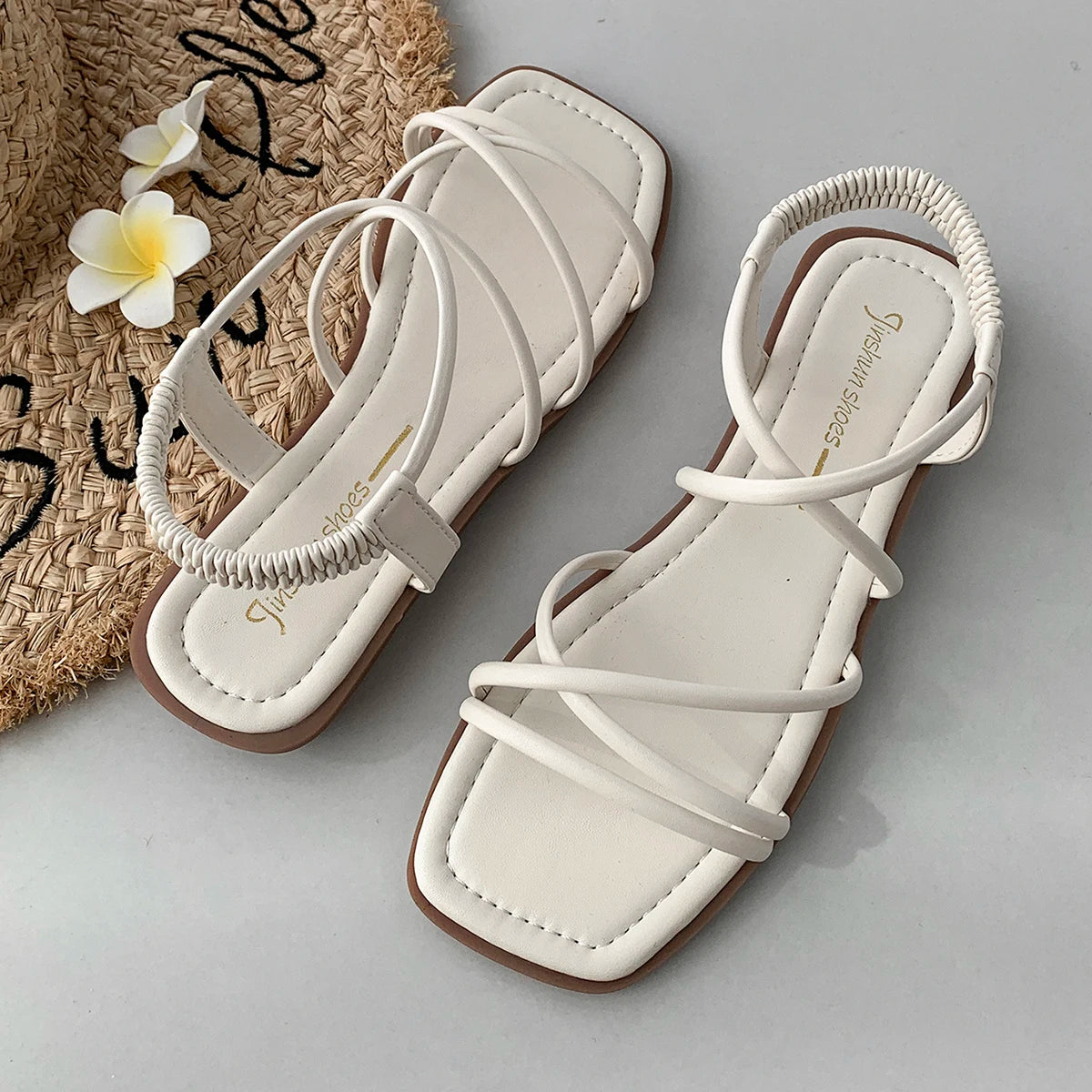 Fashionable flat sandals